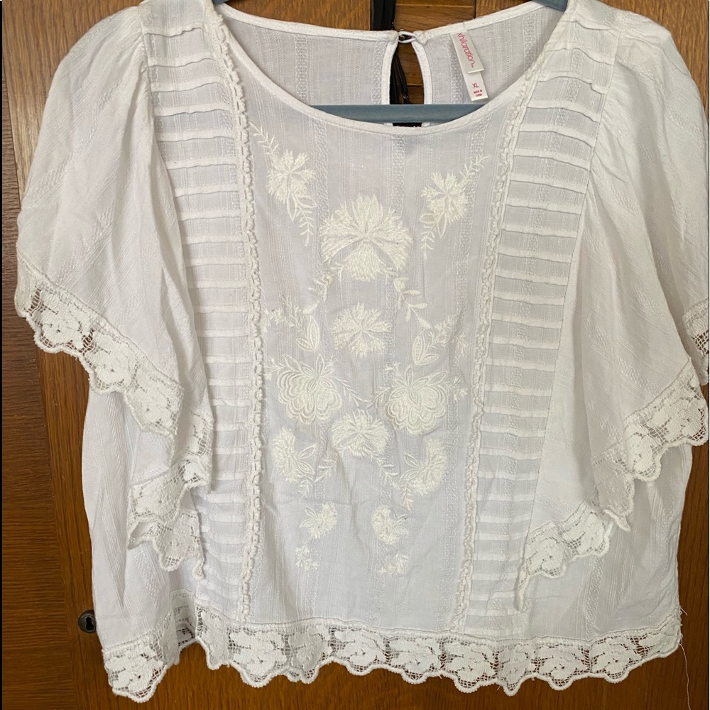 XL Xhilaration white embroidery Top
